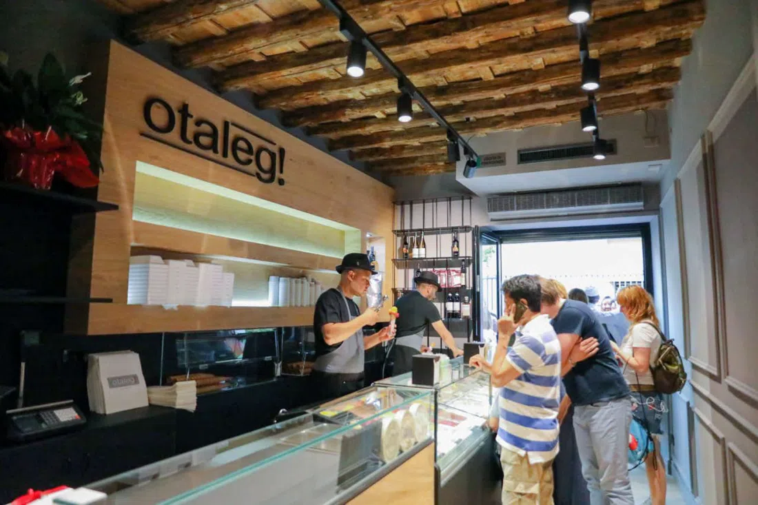 Otaleg, Rome